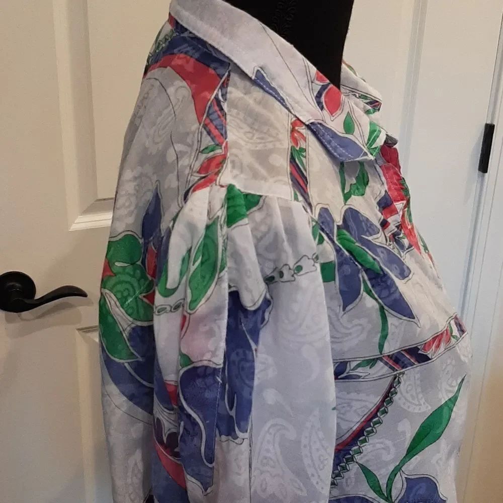 Floral Lightweight Button-Up Blouse - Picture 5 of 9